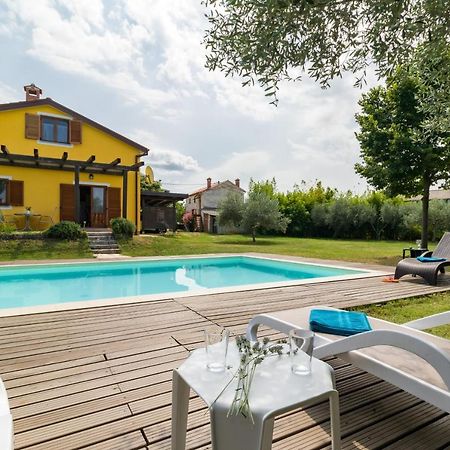 Villa Nada Buje Exterior photo