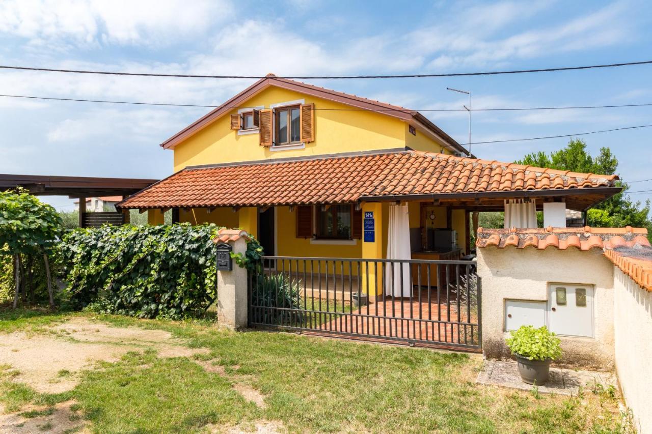 Villa Nada Buje Exterior photo